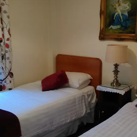 Fennessy's 2* Clonmel