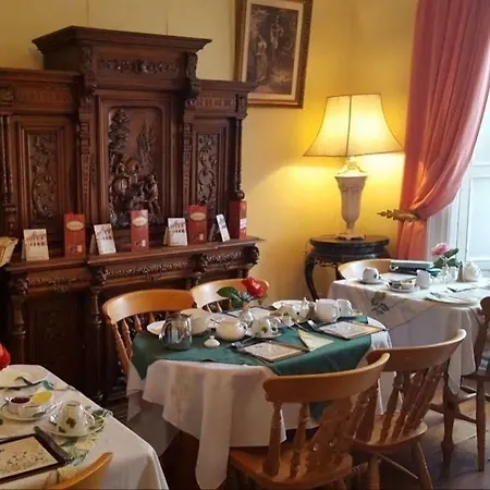 Fennessy's 2* Clonmel